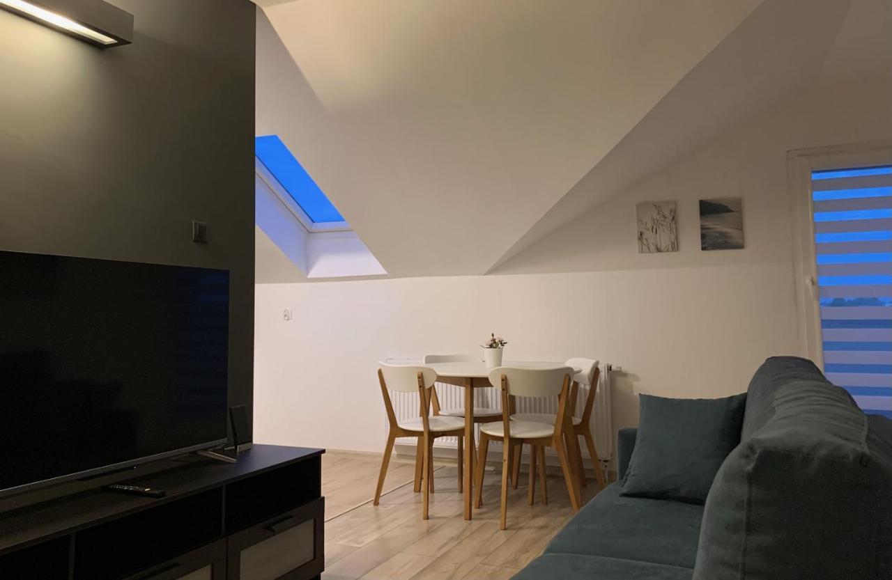 Appartement Apartament Pod Gwiazdami à Ostrów Wielkopolski Extérieur photo